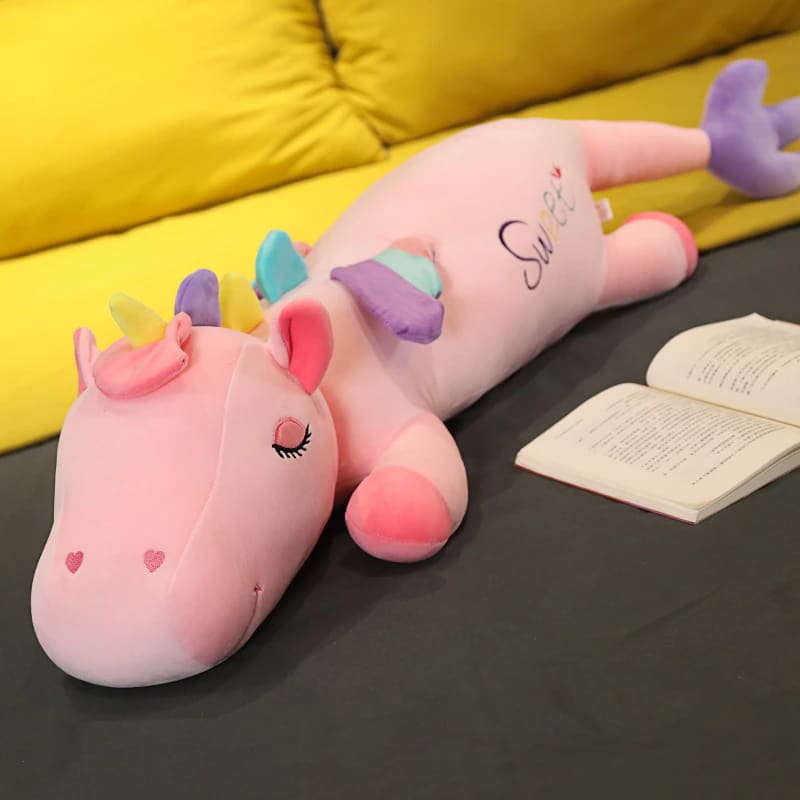 Licorne couchée et douce pour enfant