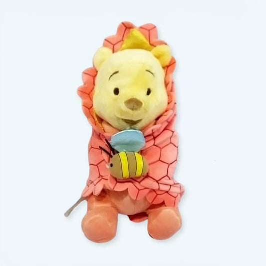 Peluche Winnie l’Ourson dans sa couverture